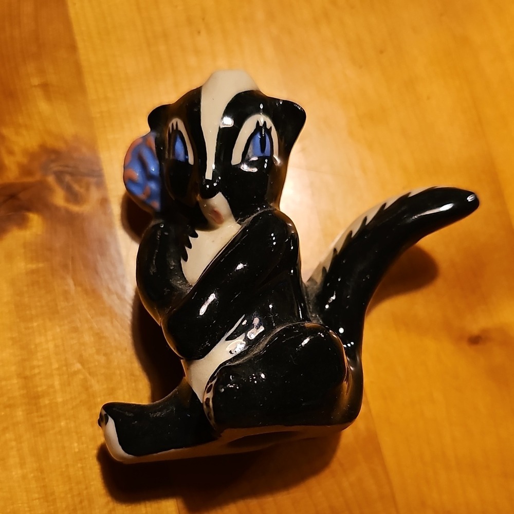 Vintage CERAMIC ARTS Studio Mother Mrs Skunk from Bambi 169-3 Figurine